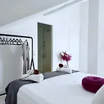Apartment Angel *